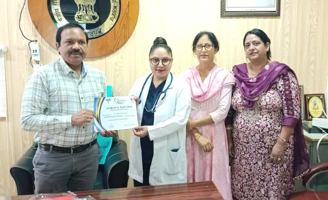 राष्ट्रीय चिकित्सक दिवस के अवसर पर स्वास्थ्य विभाग ने सराहनीय कार्य के लिए डॉक्टरों को सम्मानित किया